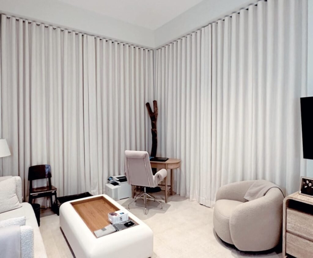 Acoustic curtains for noise reduction and sound insulation in Dubai homes